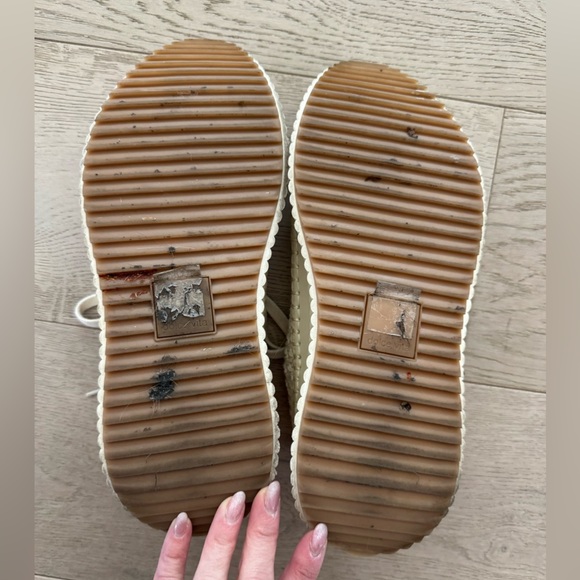 Dolce Vita Dolen Sneakers in Sandstone Knit color
Size 8.5 - Picture 13 of 13